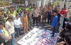 Ratusan Warga Tunggulsari Kendal Demo di Kantor Bupati, Tolak Aktivitas Galian C