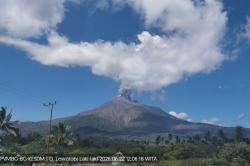 Gunung Lewotobi Laki-laki di NTT Erupsi, Kolom Abu Tebal Setinggi 400 Meter