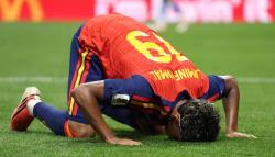 Lamine Yamal Sujud Syukur usai Cetak Gol di Piala Dunia dan Lewati Rekor Lionel Messi
