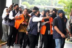 Roy Suryo Pekikkan Takbir saat Tiba di Kejari Jaksel: Allahu Akbar!