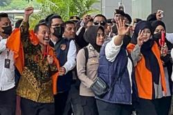 Tolak Pakai Baju Tahanan, Roy Suryo Adu Mulut dengan Polisi saat Pelimpahan ke Kejari Jaksel