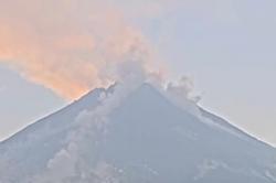 Gunung Merapi Luncurkan Awan Panas Guguran Sejauh 2 Km, Status Siaga
