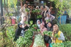 BRI Bantu Taman Dahlia Penuhi Gizi Anak, Hasil Panen Disuplai ke Dapur MBG