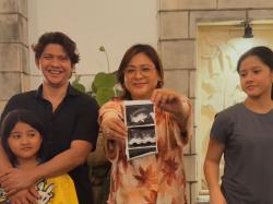 Selamat! Audy Item Umumkan Hamil Anak Ketiga, Iko Uwais Menangis Haru
