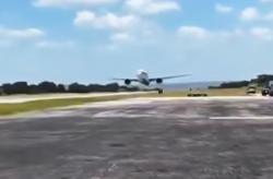 Viral! Pesawat Boeing 777-200 Qatar Airways Terbang Sangat Rendah, ternyata...