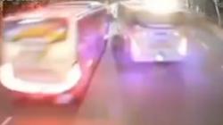 Menegangkan! Detik-Detik 3 Bus Ugal-ugalan Berujung Tabrakan Terekam CCTV di Nganjuk
