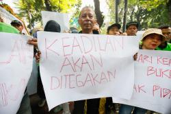 Puluhan Pengemudi Ojol Unjuk Rasa Minta Nadiem Makarim Dibebaskan   