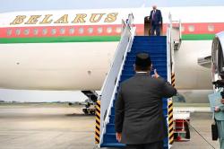 Momen Prabowo Lepas Kepulangan Presiden Belarus di Halim, Acungkan Jempol