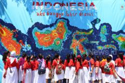Mahasiswa Universitas Surabaya Buat Peta Indonesia dari Tutup Botol 