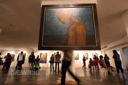 Melihat 20 Lukisan Andhap Ashor Karya Beny Dewo