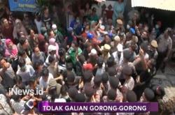 Tolak Proyek Saluran Air, Warga Kebayoran Lama Bentrok dengan Polisi