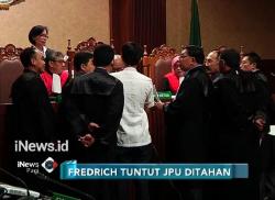 Berdebat di Persidangan, Fredrich Nilai JPU Gunakan Barang Bukti Palsu