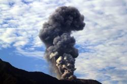 Gunung Marapi Erupsi, Semburkan Abu Vulkanik Setinggi 4.000 Meter