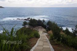 Menikmati Surga Tersembunyi di Pantai Menganti