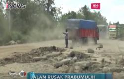 Jalan Tak Diperbaiki, Warga Lingkar di Prabumulih Blokir Jalan