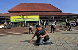 Sambut Ramadan, Anggota TNI-Polri Kerja Bakti Bersihkan Masjid