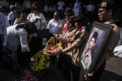 Peringati 20 Tahun Reformasi, Mahasiswa Tabur Bunga di Universitas Trisakti