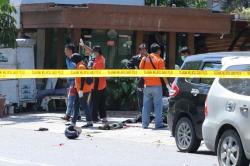 Tim Inafis Polri Olah TKP Ledakan Bom di GKI Surabaya