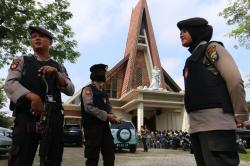 Pascaledakan Bom, Polisi Jaga Ketat Gereja-Gereja di Indonesia 
