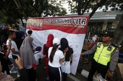 Aksi Tanda Tangan Dukungan untuk Polri Berantas Terorisme