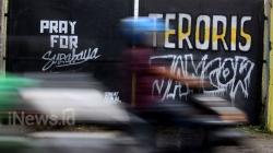 Spanduk Kecam Aksi Terorisme Bermunculan di Surabaya