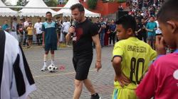 Cari Pemain Sepak Bola Berbakat, Del Piero Latih Anak-Anak Medan