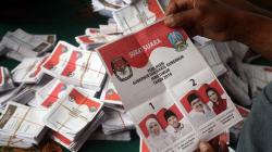 Surat Suara Pilgub Jatim Mulai Dilipat di KPU Ngawi