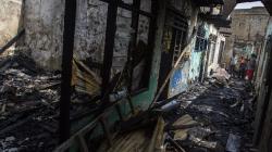 Kebakaran di Permukiman Padat Bidara Cina Hanguskan Puluhan Rumah