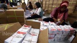 KPU Surabaya Lipat Surat Suara Pilgub Jatim