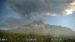Foto-Foto Gunung Merapi Meletus Lagi Setinggi 6.000 Meter