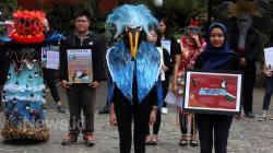 Mahasiswa Ubaya Perlihatkan Kerusakan Lingkungan Melalui Karya Kreatif