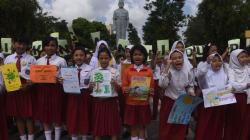 Puluhan Murid SD Surabaya Peringati Hari Lingkungan Hidup Sedunia