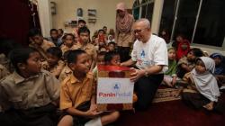 Panin Bank Bagikan Sembako Gratis kepada Warga Kurang Mampu