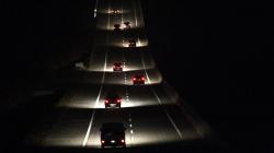 Mobil Pemudik Melintasi Tol Fungsional Bocimi Tanpa Penerangan Jalan