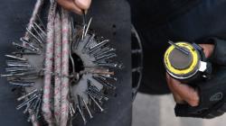 Awas, Banyak Ranjau Paku di Sepanjang Jalan Gatot Subroto