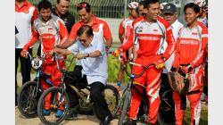 Gaya Wapres JK Naik Sepeda BMX saat Tinjau Venue Asian Games 2018
