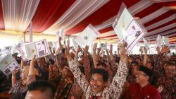 Presiden Jokowi Bagikan 6.000 Sertifikat Tanah untuk Warga Sumsel