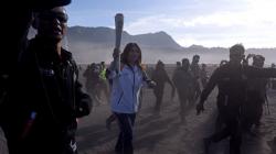 Torch Relay Asian Games 2018 Lintasi Lautan Pasir Gunung Bromo