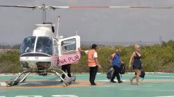 Hindari Gelombang Laut Tinggi, Wisatawan Beralih Naik Helikopter