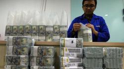 Rupiah Ditutup Menguat 13 Poin ke Posisi Rp14.482 per Dolar AS