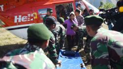 3 Pendaki yang Terjebak di Gunung Rinjani Dievakuasi dengan Helikopter