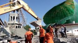 Tim SAR Gabungan Evakuasi Jamaah Tertimbun Masjid Roboh di Lombok Utara