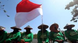 Perempuan Lakardowo Desak Pemerintah Bersihkan Limbah B3