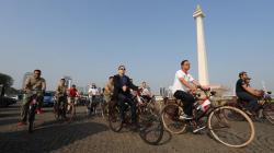 Selain Bermain Futsal, HT dan Anies Gowes Keliling Monas