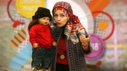 Ria Enes dan Boneka Susan Motivasi Mahasiswa Baru Unitomo Surabaya