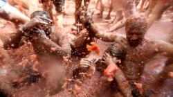 Ada Festival Tomatina, Kota di Spanyol Dibanjiri 160 Ton Tomat