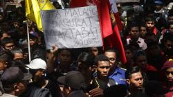 Aksi Kekecewaan terhadap Anggota DPRD Malang Berakhir Ricuh