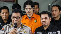 Ekspresi Ozzy Albar saat Ditahan Polisi karena Kasus Narkoba