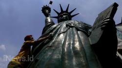 Melihat Proses Pembuatan Patung Raksasa di Tangerang Selatan