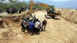 18 Jenazah Korban Gempa Palu Dimakamkan Bersamaan